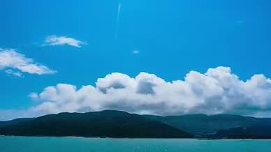 4k实拍唯美海边蓝天白云云海延时风光视频的预览图